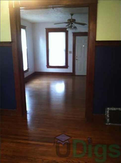 Building Photo - 2-Story House, 4Bed/2Bath, Garage, Washer/Dryer. Pet Friendly