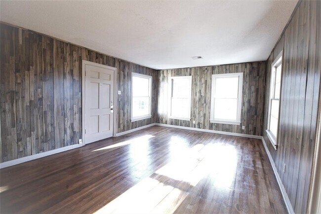 Foto del edificio - 513 Pecan Valley Rd