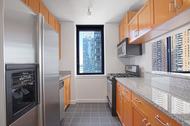 Building Photo - 420 W 42nd St