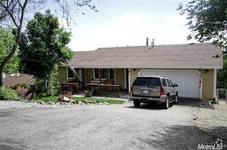 Building Photo - 2822 Montebello Way