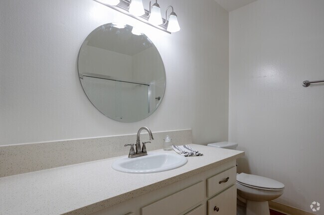 2BR, 2BA - 1078SF - Casa Del Amo