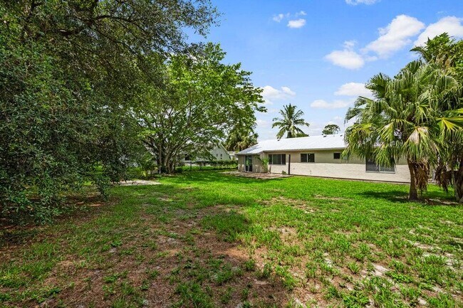 Foto del edificio - 766 SW Belmont Cir