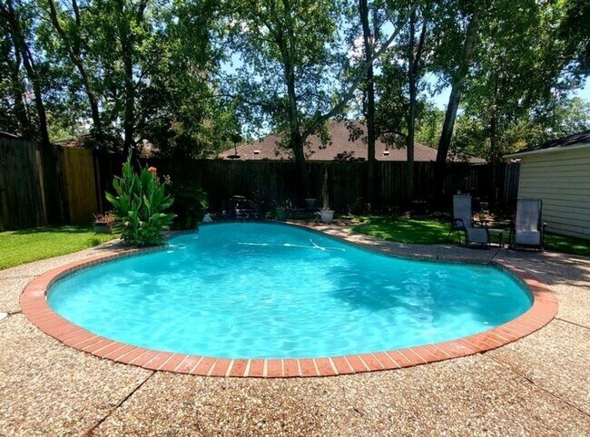 Building Photo - 10811 Idlebrook Dr