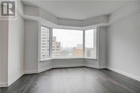 Photo du bâtiment - 155 Yorkville Ave