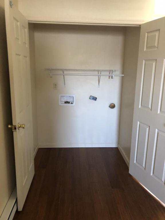 Building Photo - 372 E Market St