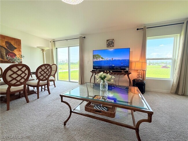 Foto del edificio - 726 NW Douglas Cir