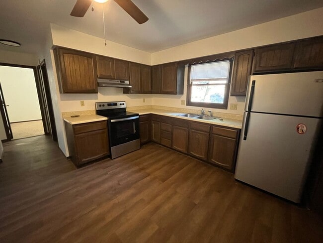 Foto del edificio - 225 Teakwood Dr