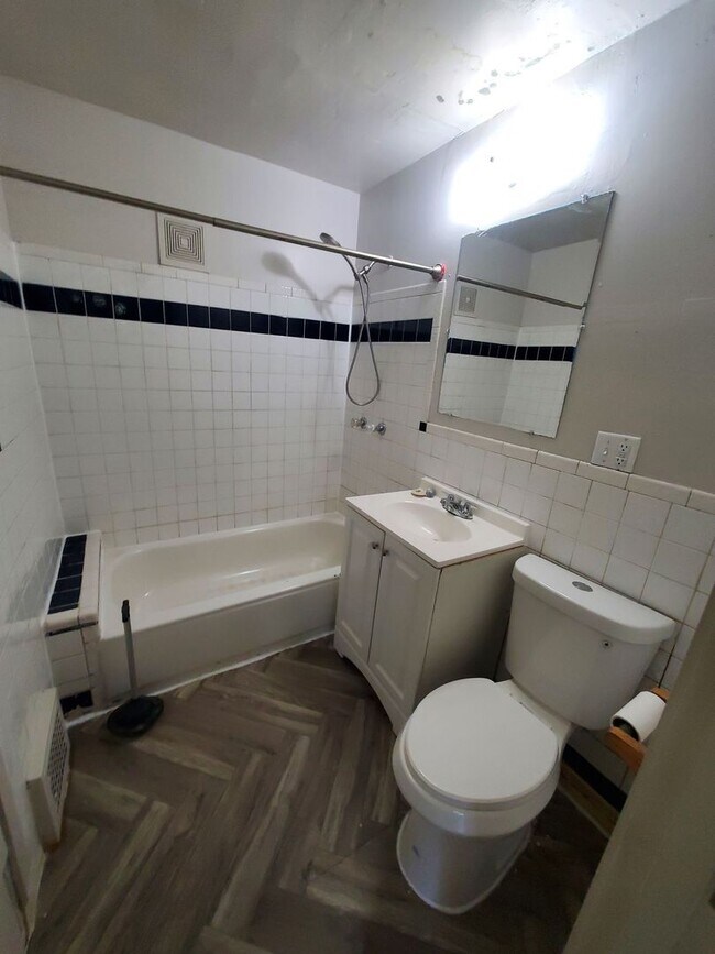 Foto del edificio - 3201-3203 W. Bobolink Ave. (Duplex)