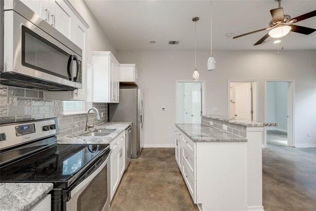 Building Photo - 811 Gunter St