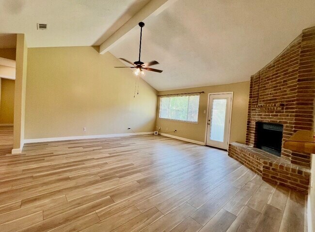Building Photo - 17010 Sunview Ct