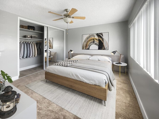 Building Photo - Summit La Crescenta