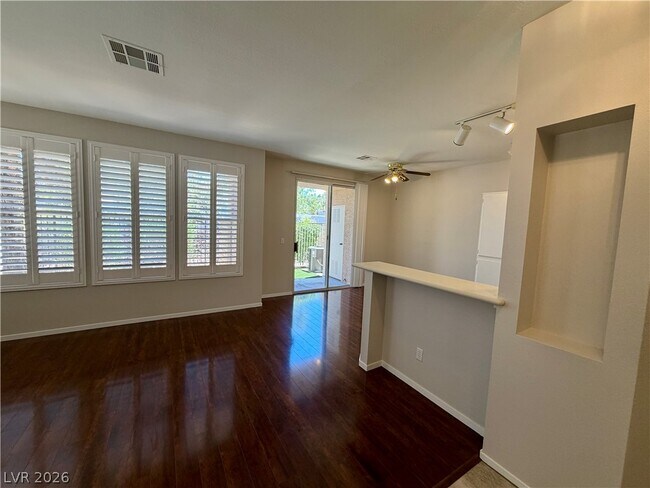 Foto del edificio - 251 S Green Valley Pkwy