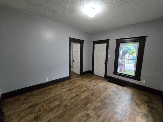 Building Photo - 208 Clay St