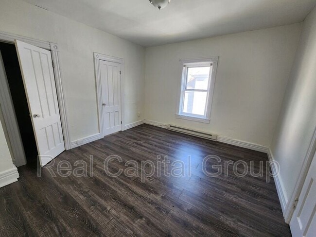 Building Photo - 76 Crandall St