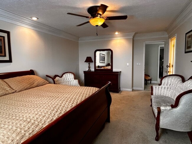 Building Photo - 25575 17-770E