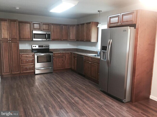 Foto del edificio - 578 Shorewood Dr