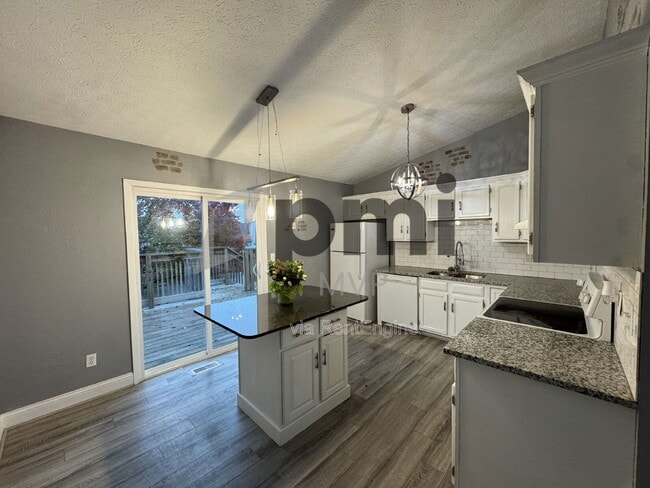 Building Photo - 1019 Cowton Dr