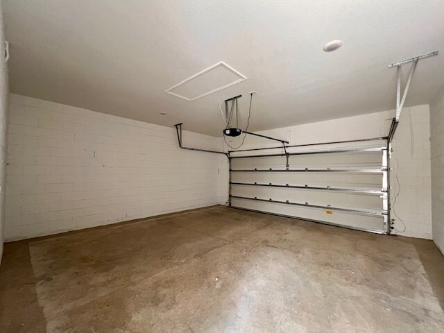 Foto del edificio - 2024 TWO STORY 4 BEDROOM 3 BATH HOME - MOV...