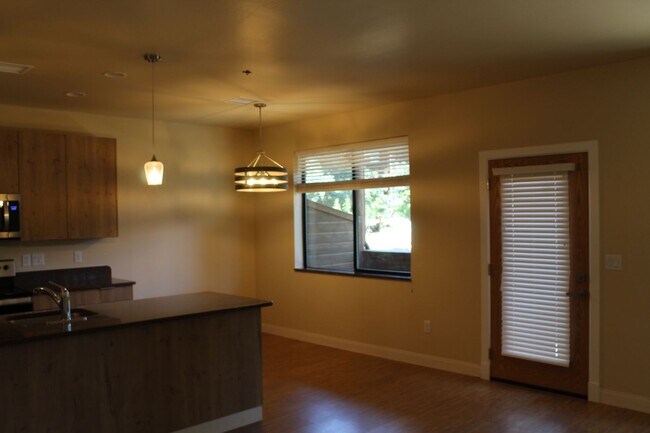 Foto del edificio - Bison Cove Unit A6