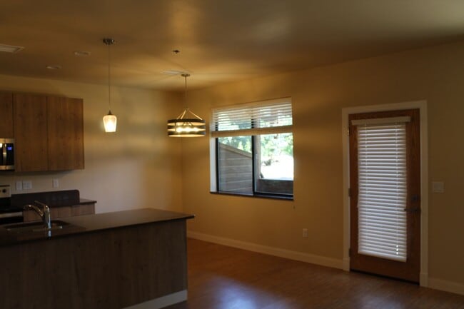 Building Photo - Bison Cove Unit A6