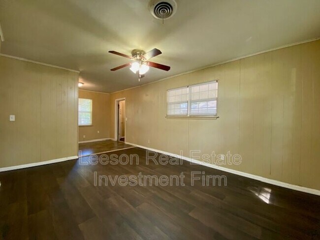 Foto del edificio - 9434 Woodcrest Dr