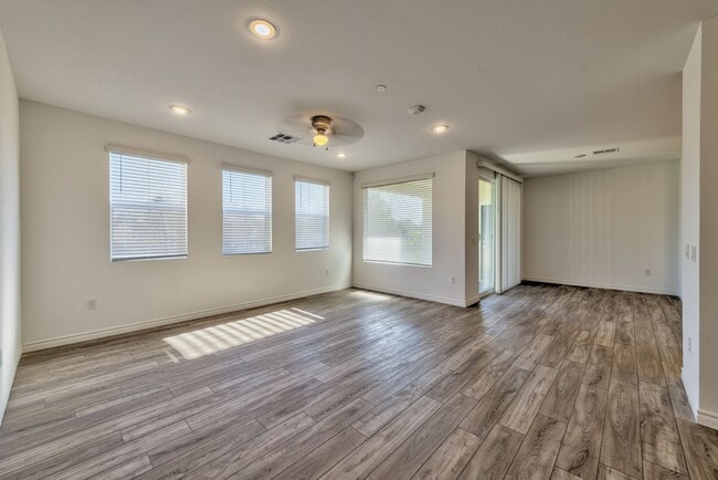 Foto del edificio - 2555 Hampton Rd