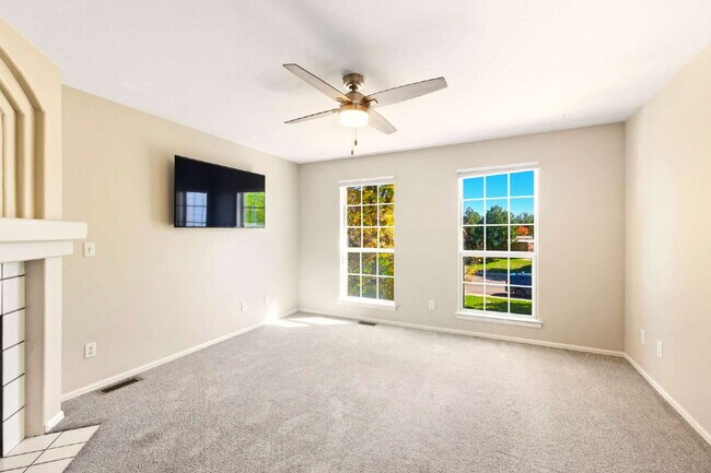 Foto del edificio - Beautiful Townhome in Aurora - Available Immediately!