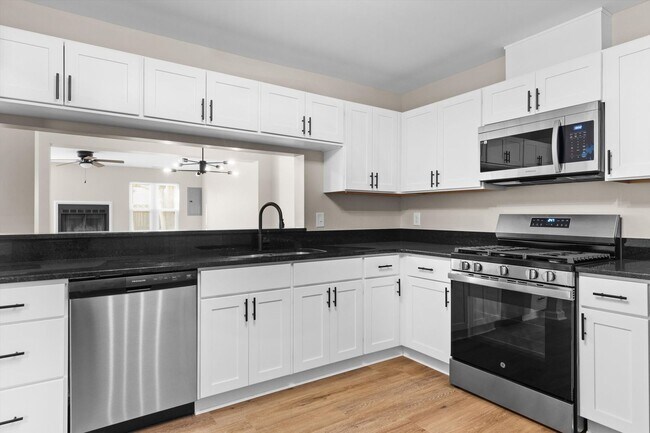 Building Photo - 1619 Slidell Ln