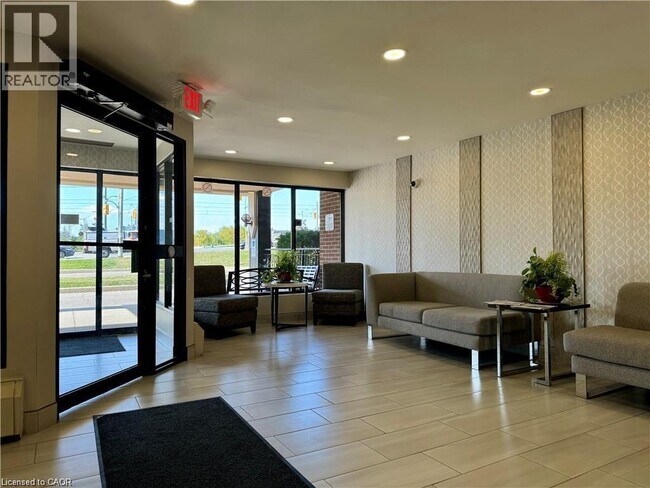 Photo du bâtiment - 1100 Courtland Ave E