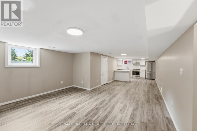 Photo du bâtiment - 250 Grantham Ave