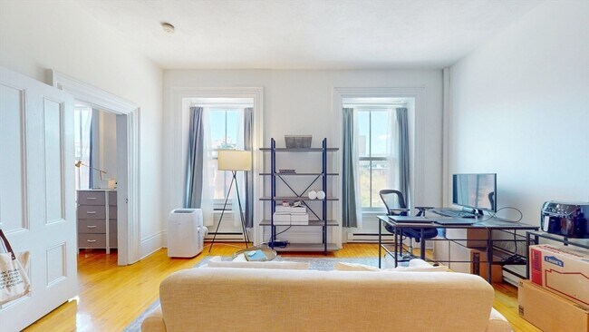 Foto del edificio - 703 Massachusetts Ave