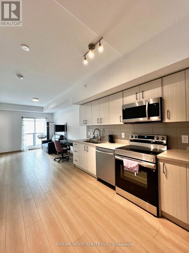Building Photo - 3425 Sheppard Ave E
