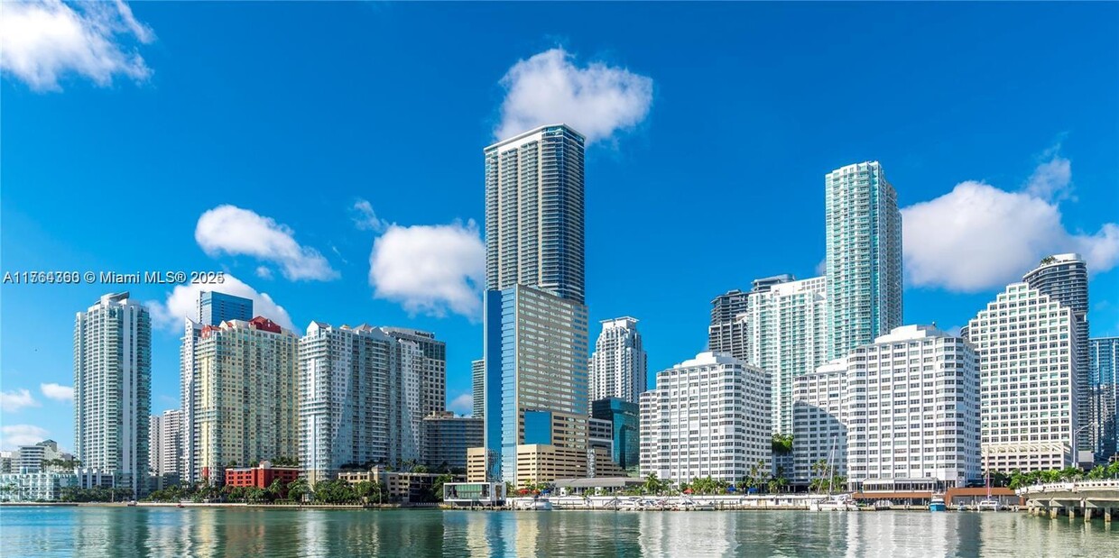 Foto principal - 825 Brickell Bay Dr