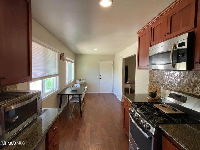 Building Photo - 740 E Hillcrest Dr