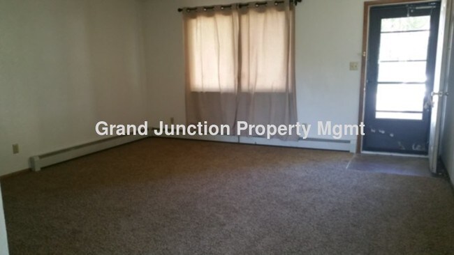 Building Photo - 684 1/2 W Moorland Cir