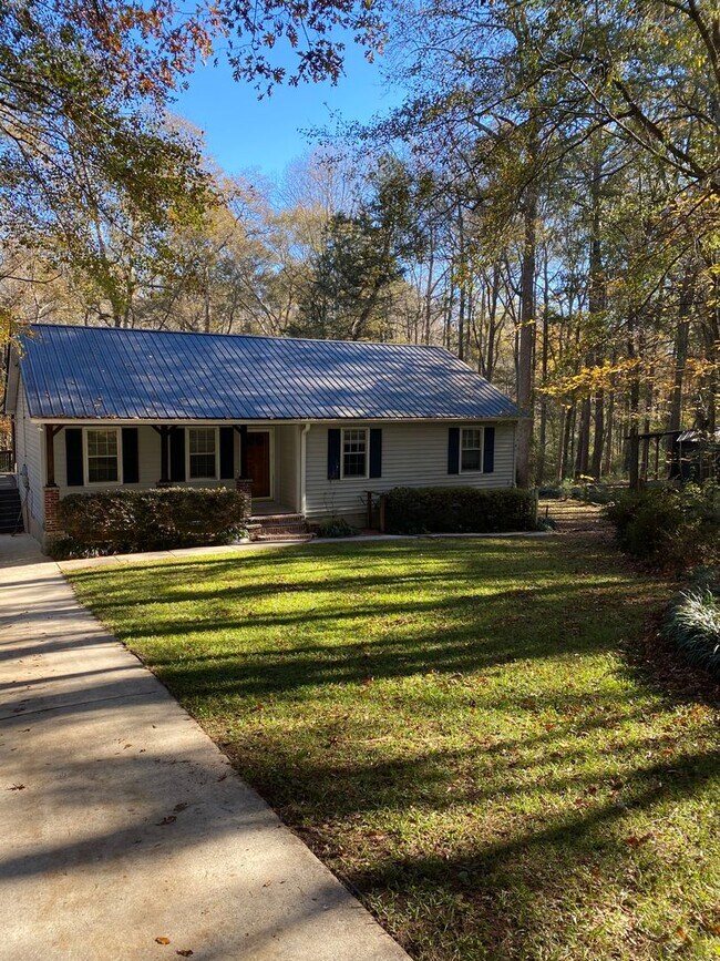 Foto del edificio - Watkinsville Gem! Cul-de-Sac + Creek Frontage in Cedar Hills