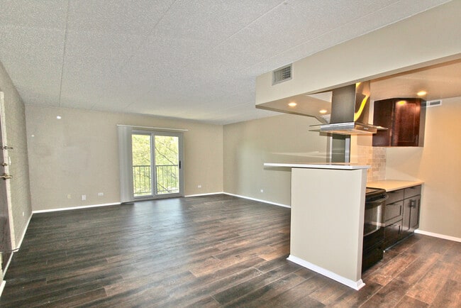 Building Photo - 3851 N Parkway Dr
