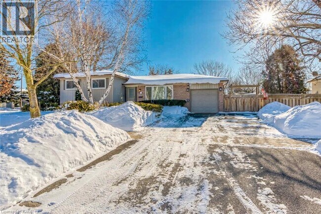 Building Photo - 419 Yale Crescent