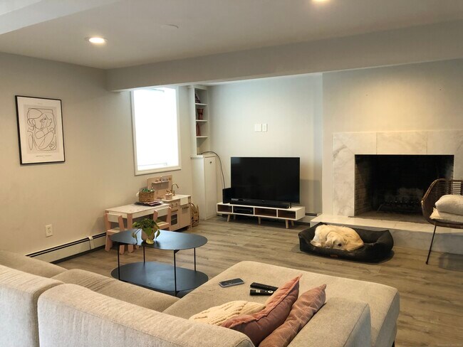 Foto del edificio - 90 Iroquois Rd