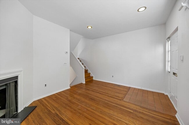 Photo - 517 S Randolph Ct Townhome