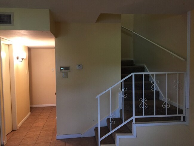 Foto del edificio - 2 Bedroom Duplex in SE San Antonio - PECAN VALLEY