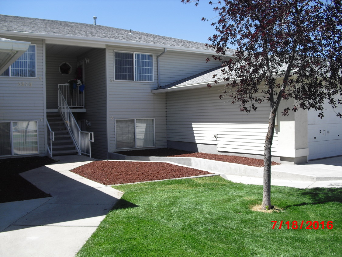 Front Entrance - 5315 Diamond Cir