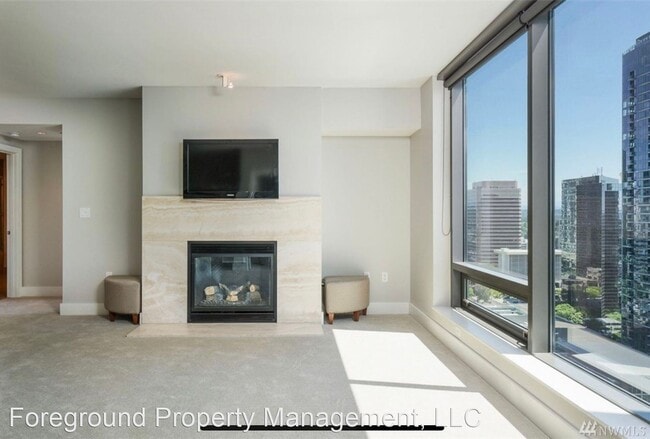Building Photo - 2 br, 2 bath House - 650 Bellevue Way NE U...