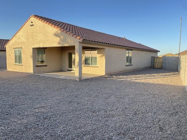 Building Photo - "Charming 3-Bed, 2-Bath Home in Casa Grand...