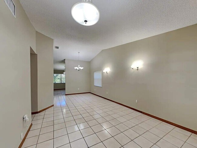 Building Photo - 622 NW 134th Ave