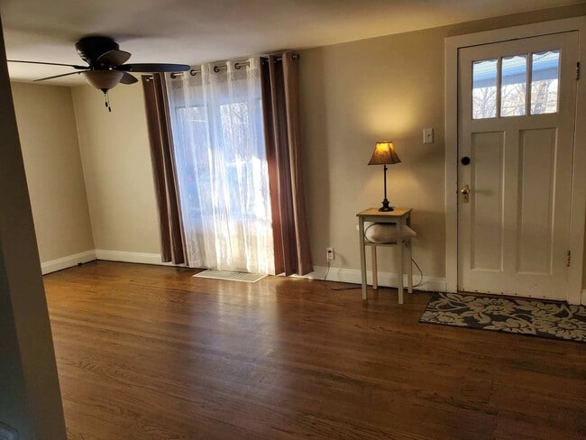 Building Photo - 5519 Evergreen Ave