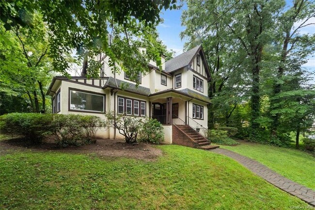 Building Photo - 11 Brookside Cir