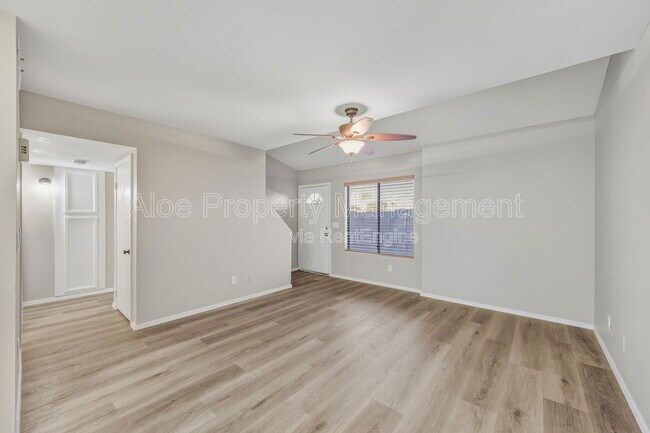 Foto del edificio - 9953 E Billings St