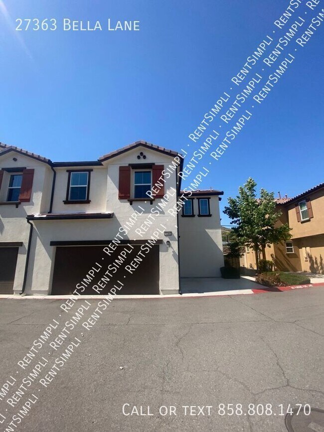 Foto del edificio - Stunning 4 BD 3 BA Patio Home for lease.