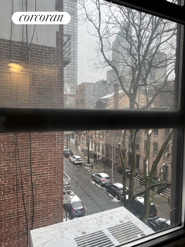 Foto del edificio - 448 E 87th St